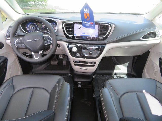 Used 2024 Chrysler Pacifica Touring-L FWD image 25
