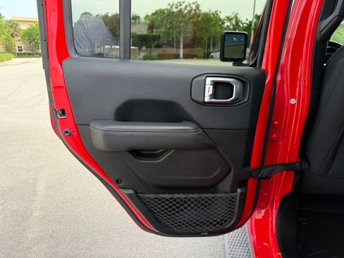 Used 2019 Jeep Wrangler 4WD Unlimited Sahara image 77