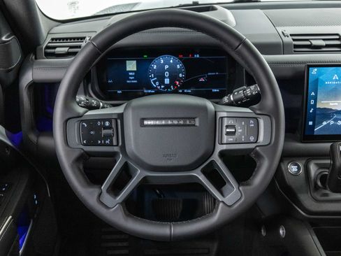 Used 2025 Land Rover Defender 110 X-Dynamic SE image 32