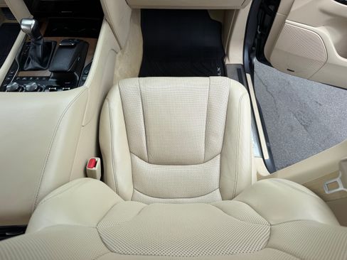 Used 2016 Lexus LX 570 image 36