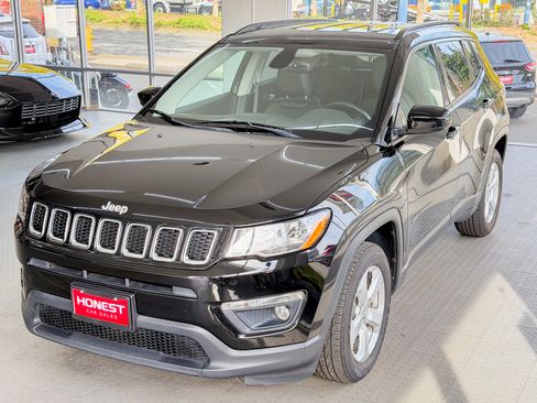 Used 2018 Jeep Compass Latitude image 3