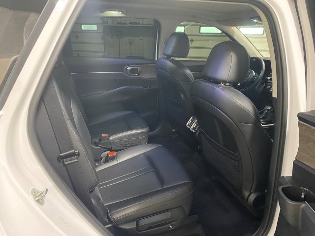 Used 2023 Kia Sorento AWD X-Line EX image 28
