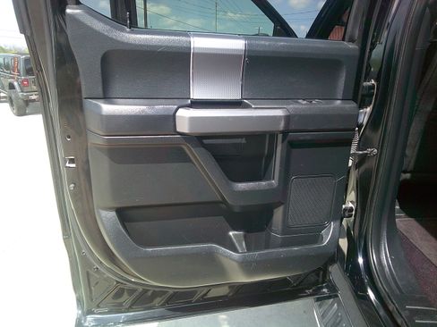 Used 2016 Ford F150 XLT image 12