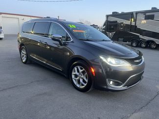 Used 2020 Chrysler Pacifica Limited image 1