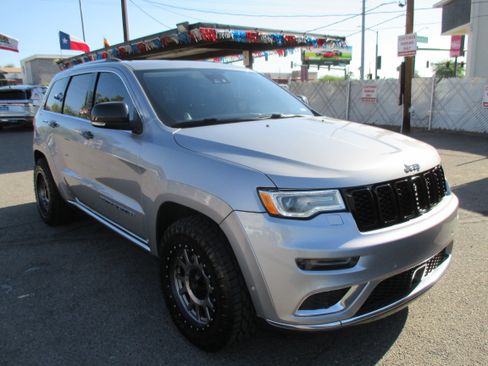 Used 2018 Jeep Grand Cherokee 4WD Summit image 3