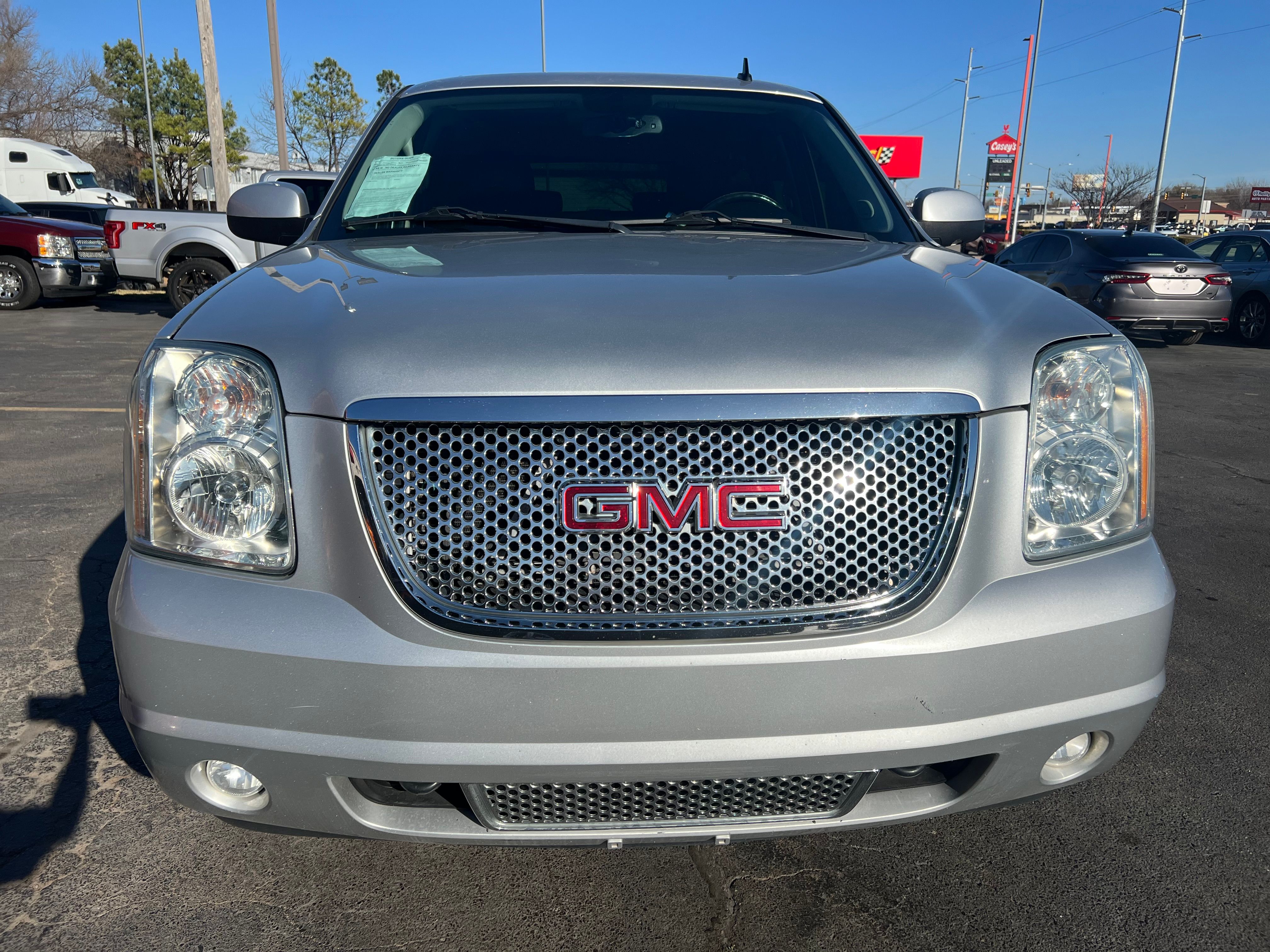 Used 2014 GMC Yukon Denali AWD/4WD image 2