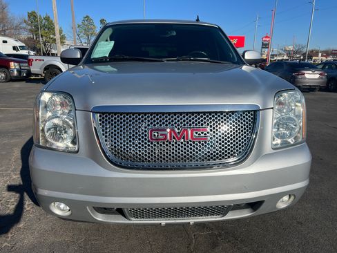 Used 2014 GMC Yukon Denali image 2