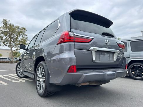 Used 2016 Lexus LX 570 image 7