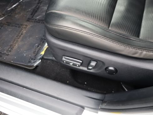 Used 2013 Lexus CT 200h Premium image 18