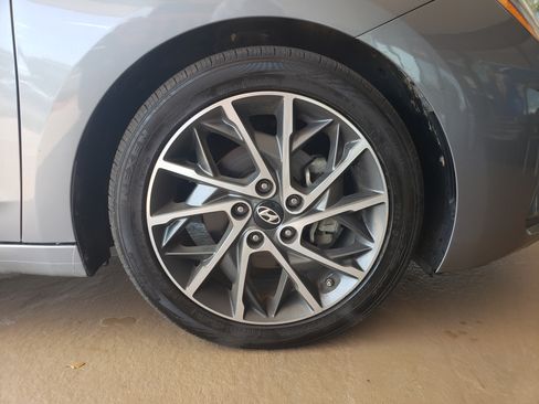 Used 2019 Hyundai Elantra SEL image 9