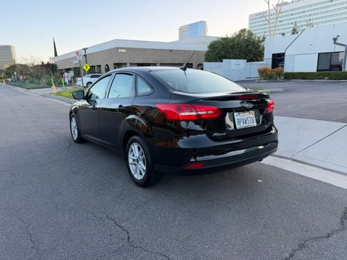 Used 2018 Ford Focus SE Sedan FWD image 3
