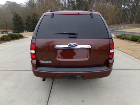 Used 2010 Ford Explorer XLT image 4