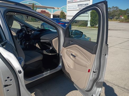 Used 2018 Ford Escape SE image 5