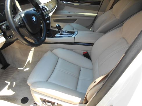 Used 2012 BMW 750Li w/ M-Sport Package RWD image 8