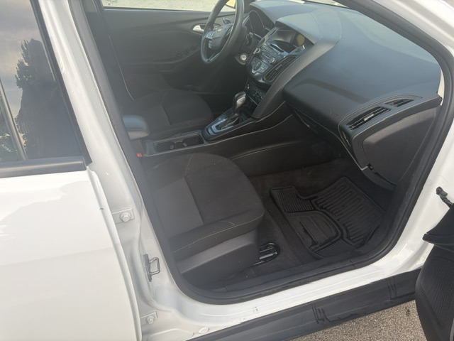 Used 2017 Ford Focus SE Hatchback FWD image 7