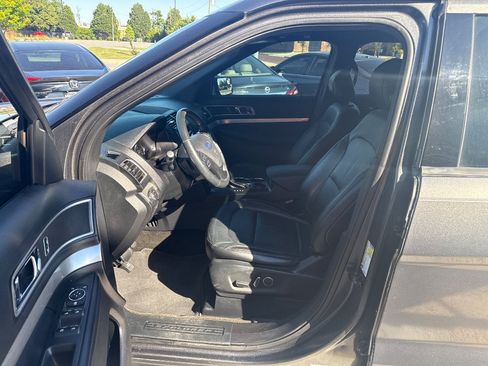 Used 2017 Ford Explorer XLT FWD image 11