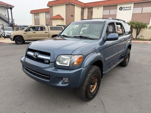 Used 2005 Toyota Sequoia Limited image 2