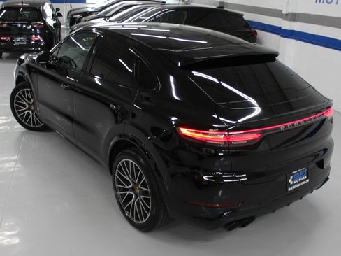 Used 2020 Porsche Cayenne Turbo Coupe AWD/4WD image 14