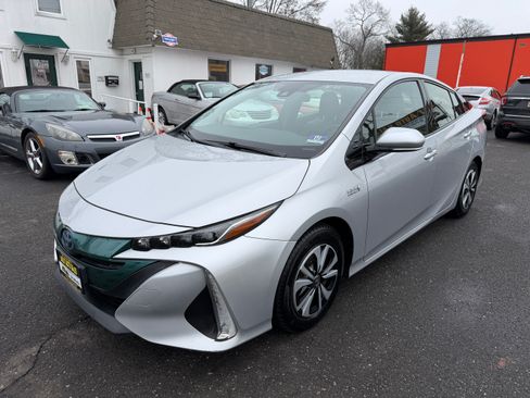 Used 2017 Toyota Prius Prime Premium image 21