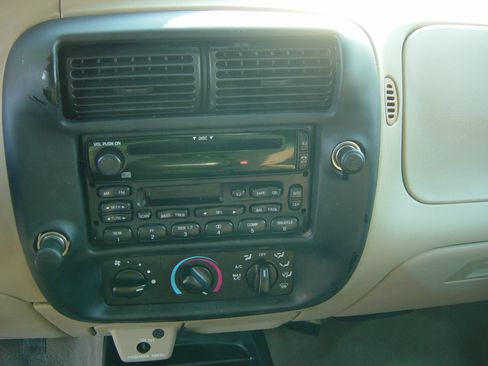 Used 2003 Ford Ranger XLT image 9