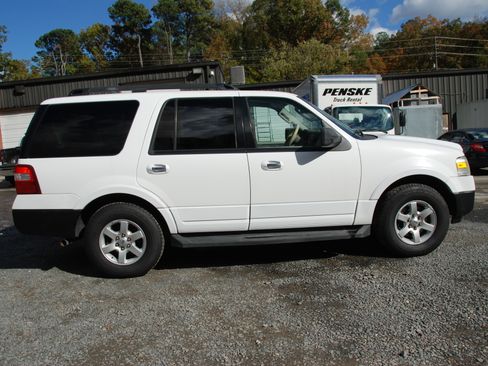 Used 2010 Ford Expedition XLT image 9
