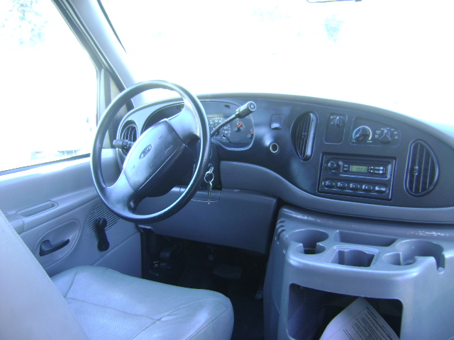 Used 2000 Ford E-350 and Econoline 350 Extended Super Duty RWD image 9