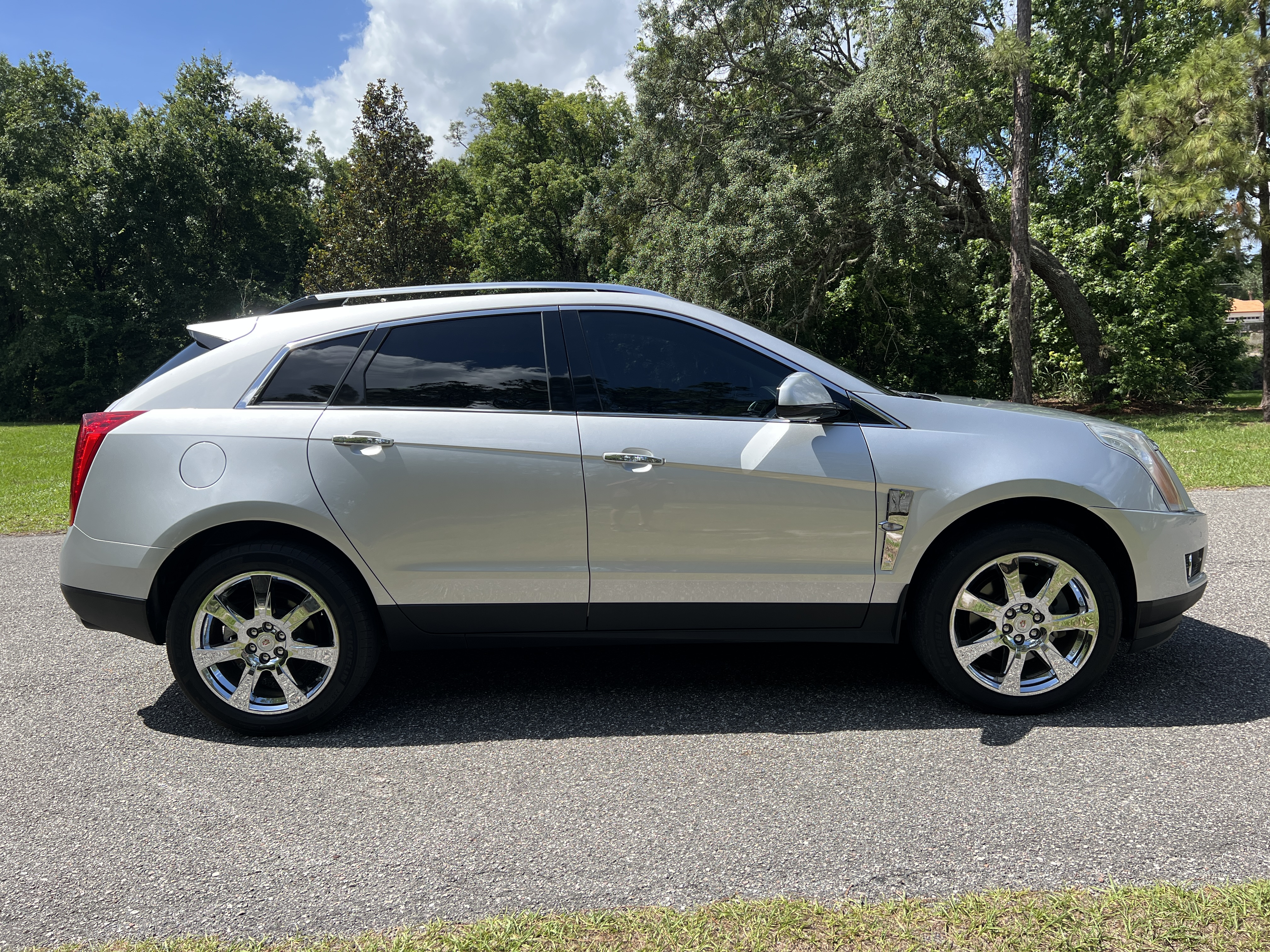 Used 2010 Cadillac SRX AWD Performance image 6