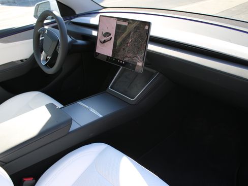 Used 2026 Tesla Model Y AWD image 3