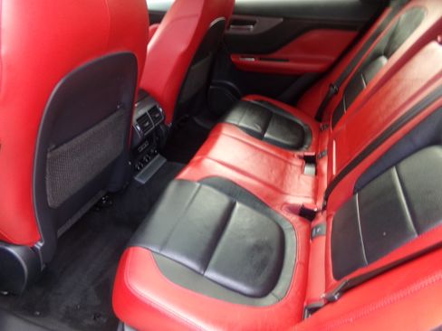 Used 2019 Jaguar F-PACE S image 15