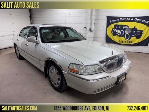Used 2004 Lincoln Town Car Ultimate image 1