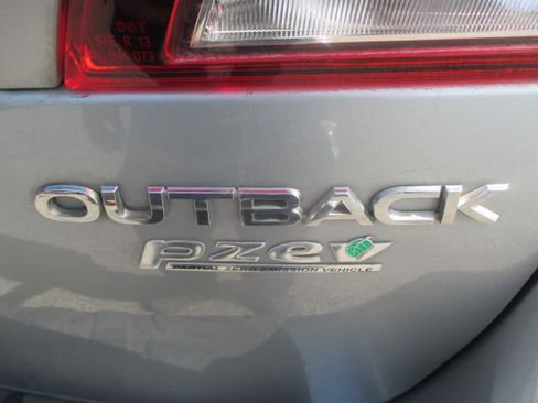 Used 2016 Subaru Outback 2.5i Premium image 12