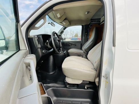 Used 2016 GMC Savana 2500 image 15