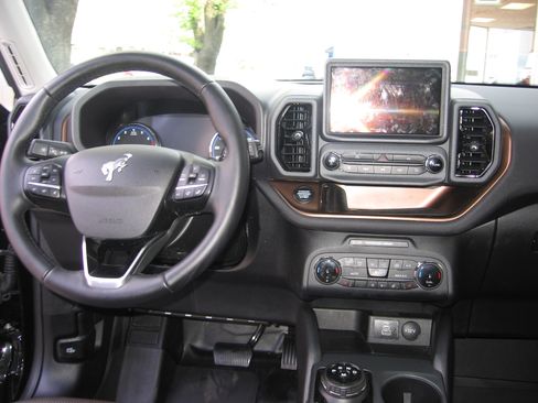 Used 2024 Ford Bronco Sport Badlands image 8