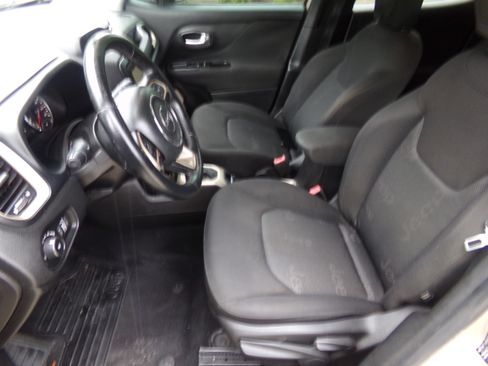 Used 2015 Jeep Renegade FWD Latitude image 10