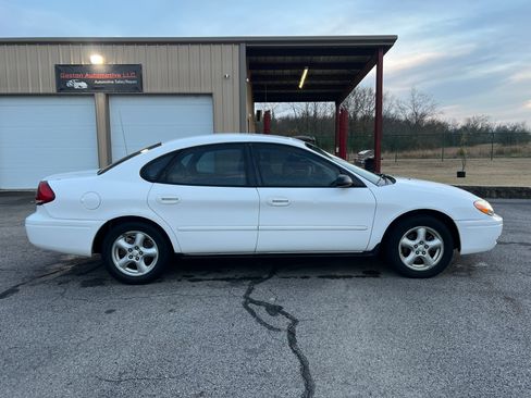 Used 2005 Ford Taurus SE image 6