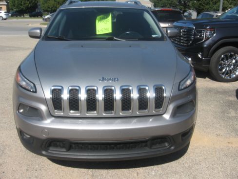 Used 2014 Jeep Cherokee Latitude image 2