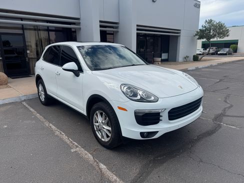 Used 2016 Porsche Cayenne image 1