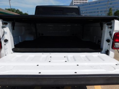 Used 2021 Jeep Gladiator Willys AWD/4WD image 7