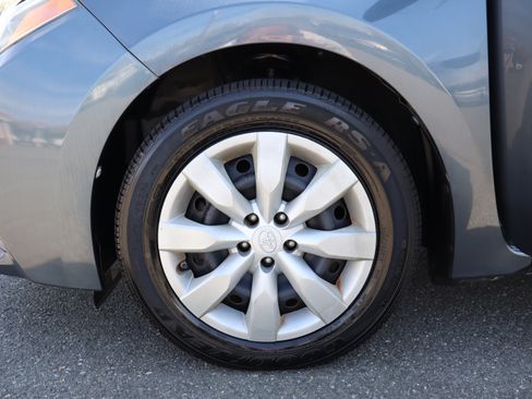 Used 2016 Toyota Corolla LE image 30