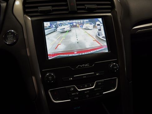 Used 2019 Ford Fusion SE FWD image 27