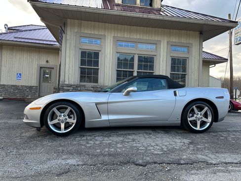 Used 2007 Chevrolet Corvette w/ 3LT image 2