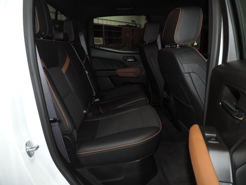 Used 2024 GMC Canyon AT4 image 33