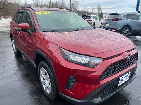 Used 2019 Toyota RAV4 LE image 4