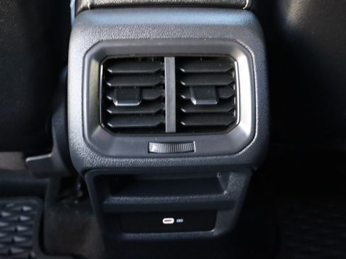 Used 2022 Volkswagen Taos SEL image 18