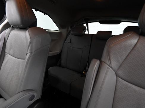 Used 2022 Toyota Sienna Limited image 48