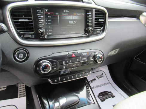 Used 2017 Kia Sorento AWD SX w/ Limited image 11