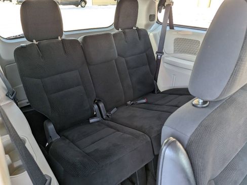 Used 2017 Dodge Grand Caravan SE image 8