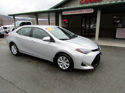 Used 2018 Toyota Corolla LE image 2