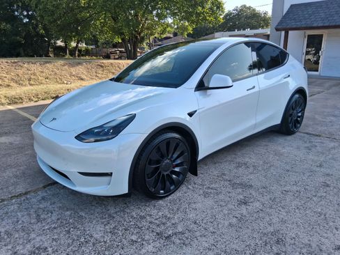 Used 2022 Tesla Model Y AWD Performance image 3