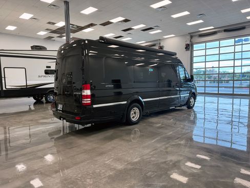 Used 2015 Mercedes-Benz Sprinter 4500 image 2